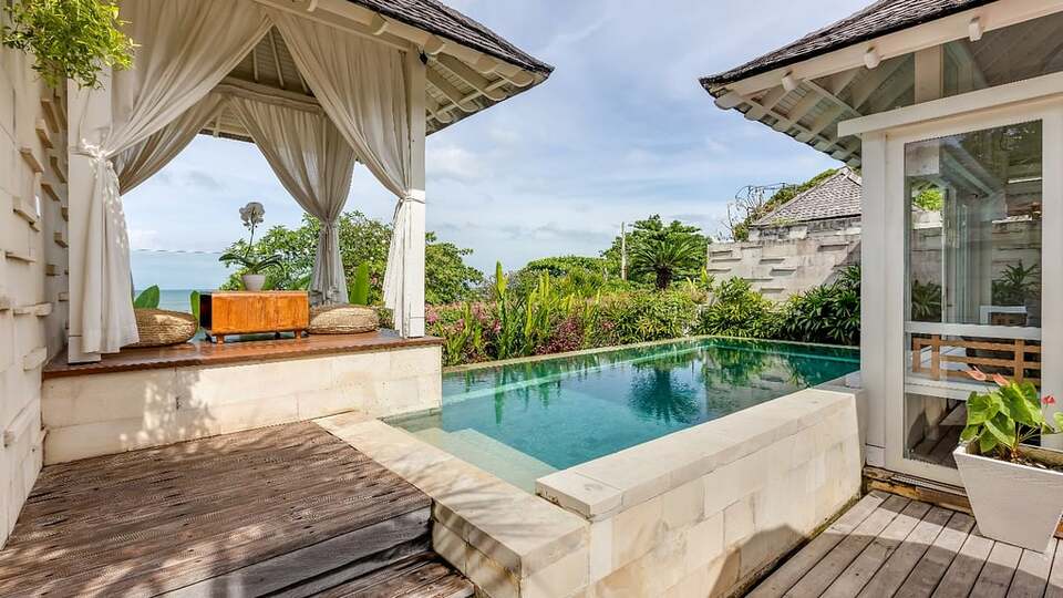5 Star The Chand’s One – Romantic Beachfront Haven