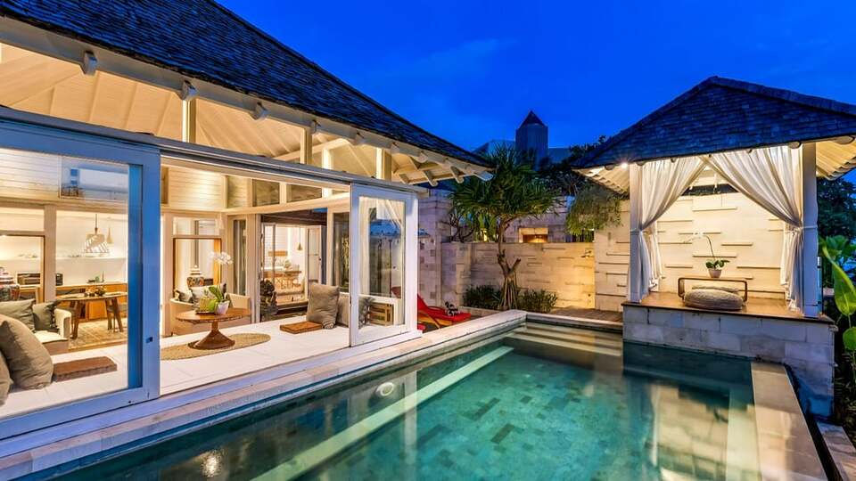 5 Star The Chand’s One – Romantic Beachfront Haven