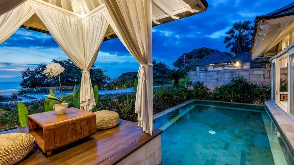 5 Star The Chand’s One – Romantic Beachfront Haven