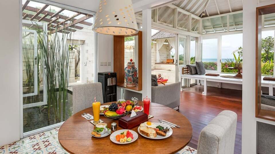 5 Star The Chand’s One – Romantic Beachfront Haven