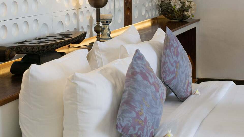 5 Star The Chand’s One – Romantic Beachfront Haven