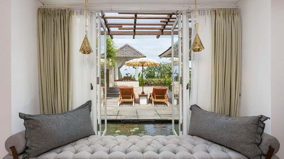 5 Star The Chand’s One – Romantic Beachfront Haven