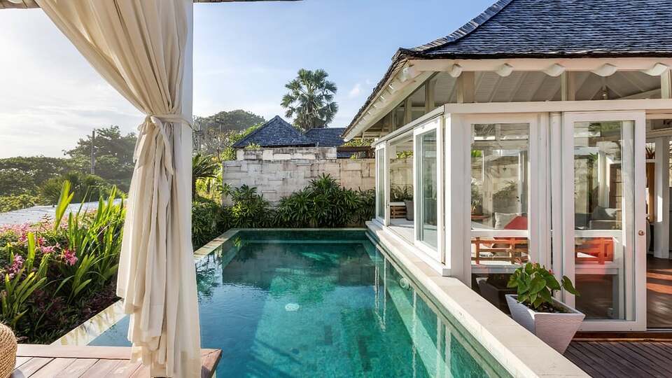 5 Star The Chand’s One – Sunset Beachfront Retreat