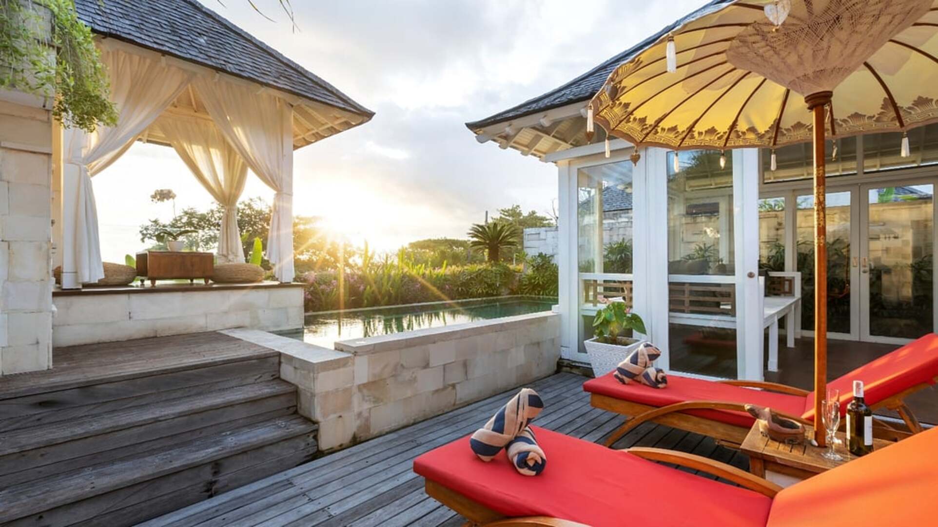 5 Star The Chand’s One – Sunset Beachfront Retreat
