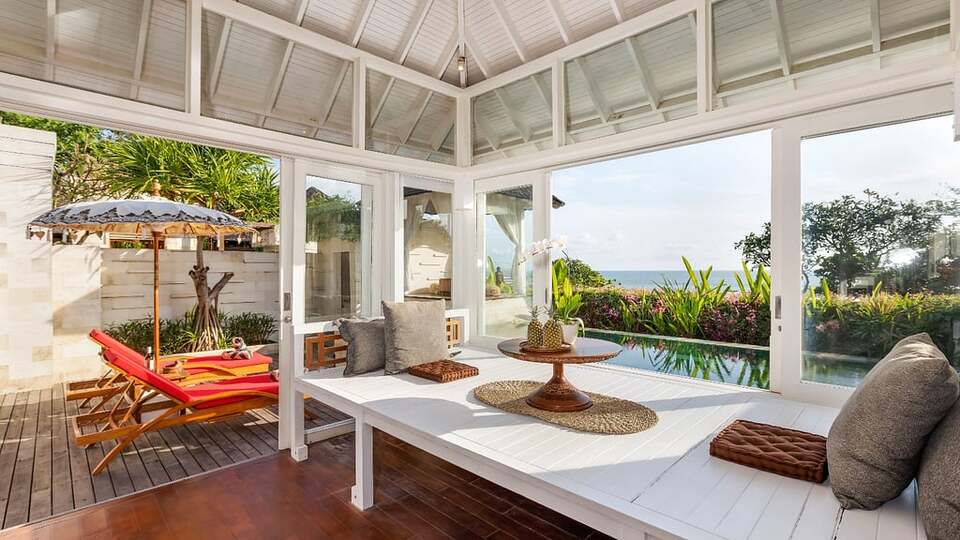 5 Star The Chand’s One – Sunset Beachfront Retreat