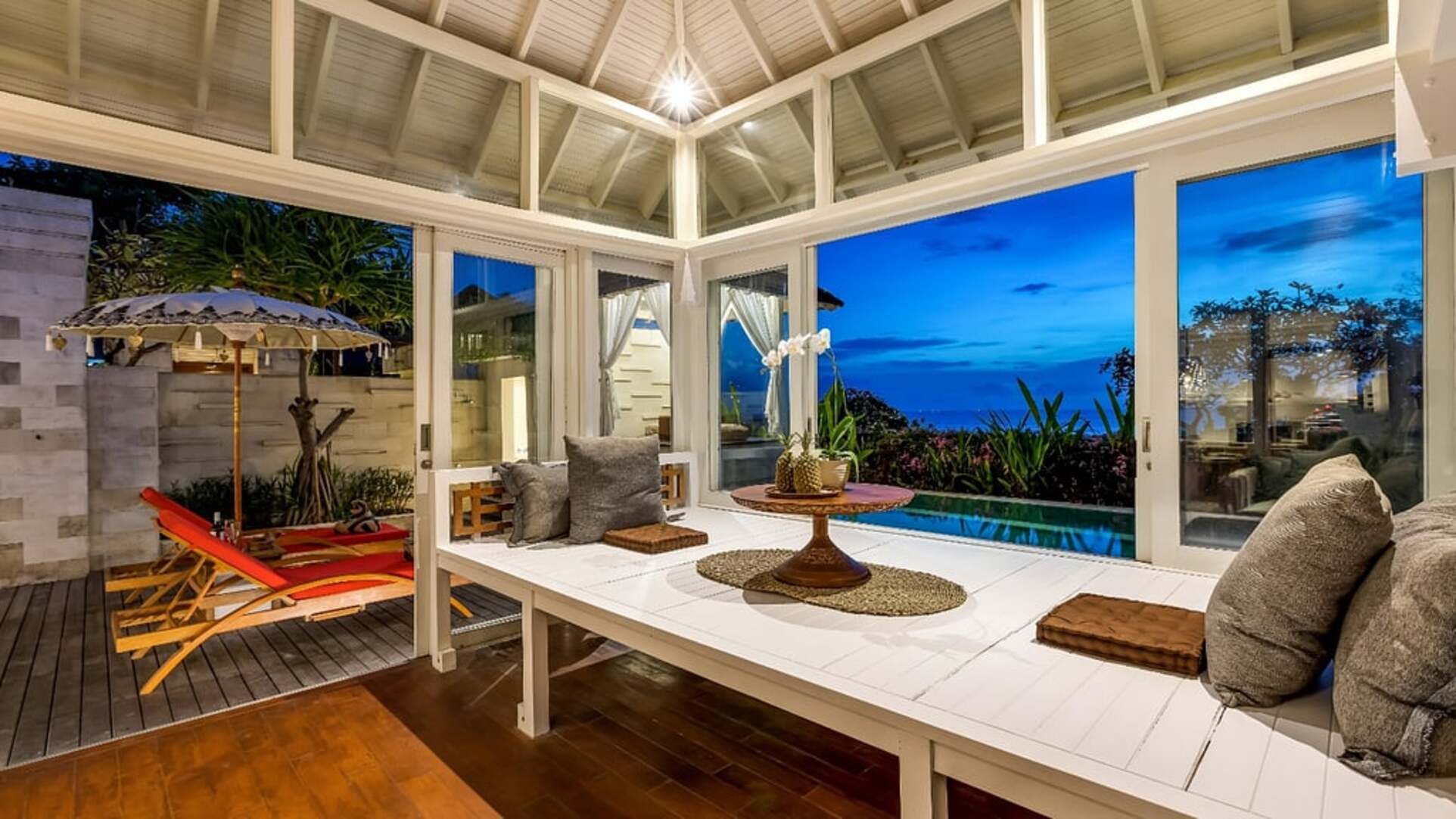 5 Star The Chand’s One – Sunset Beachfront Retreat