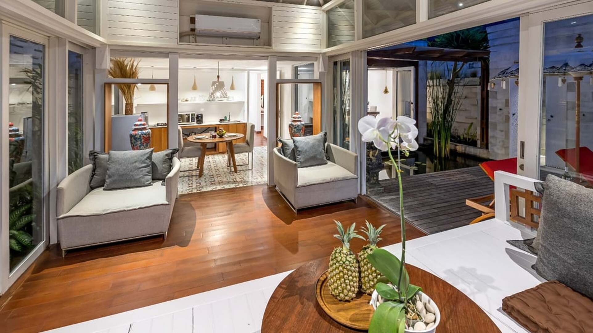 5 Star The Chand’s One – Sunset Beachfront Retreat