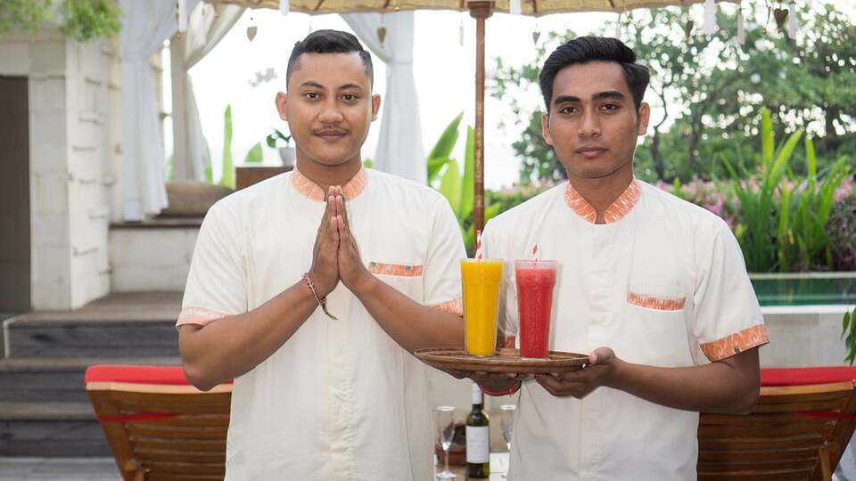5 Star The Chand’s One – Sunset Beachfront Retreat