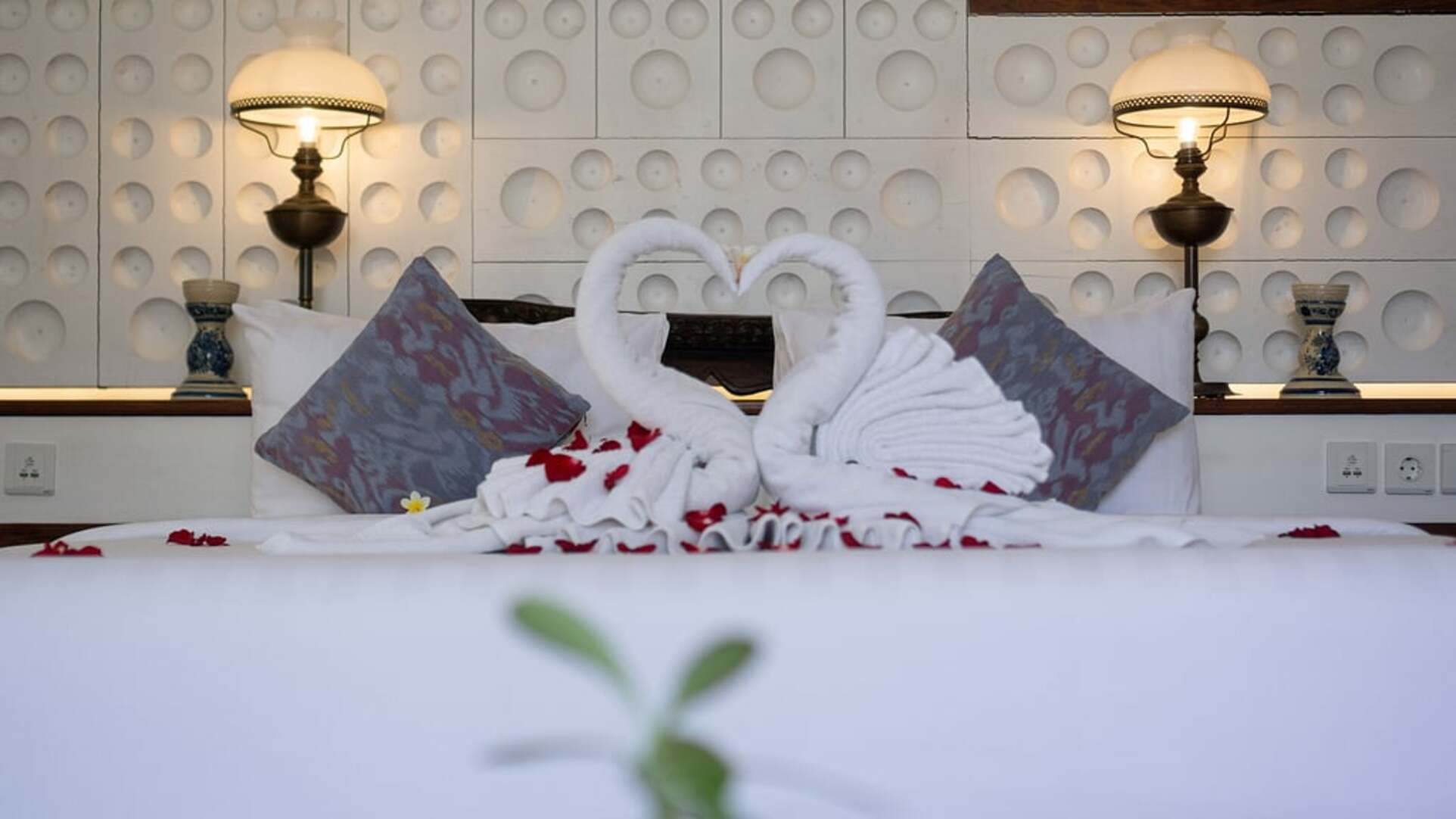 5 Star The Chand’s One – Sunset Beachfront Retreat