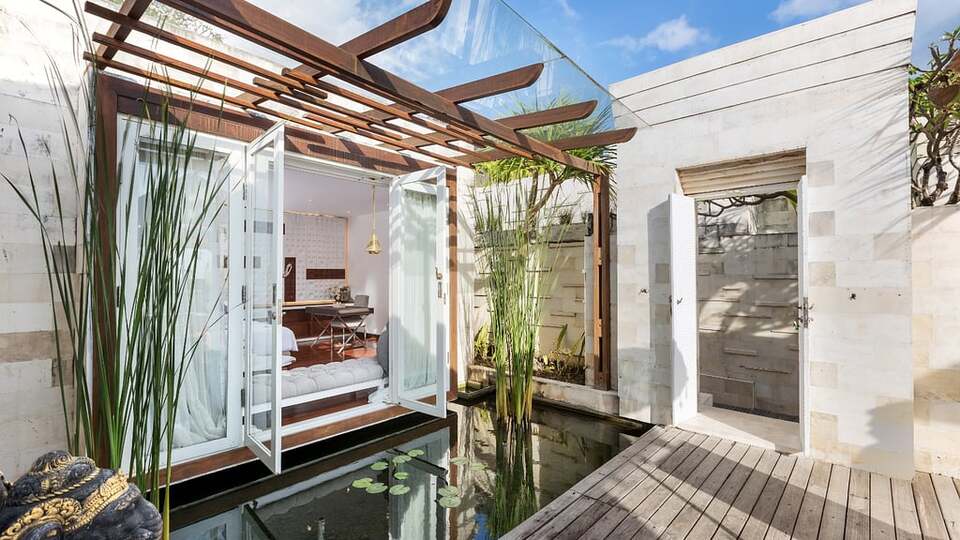 5 Star The Chand’s One – Sunset Beachfront Retreat