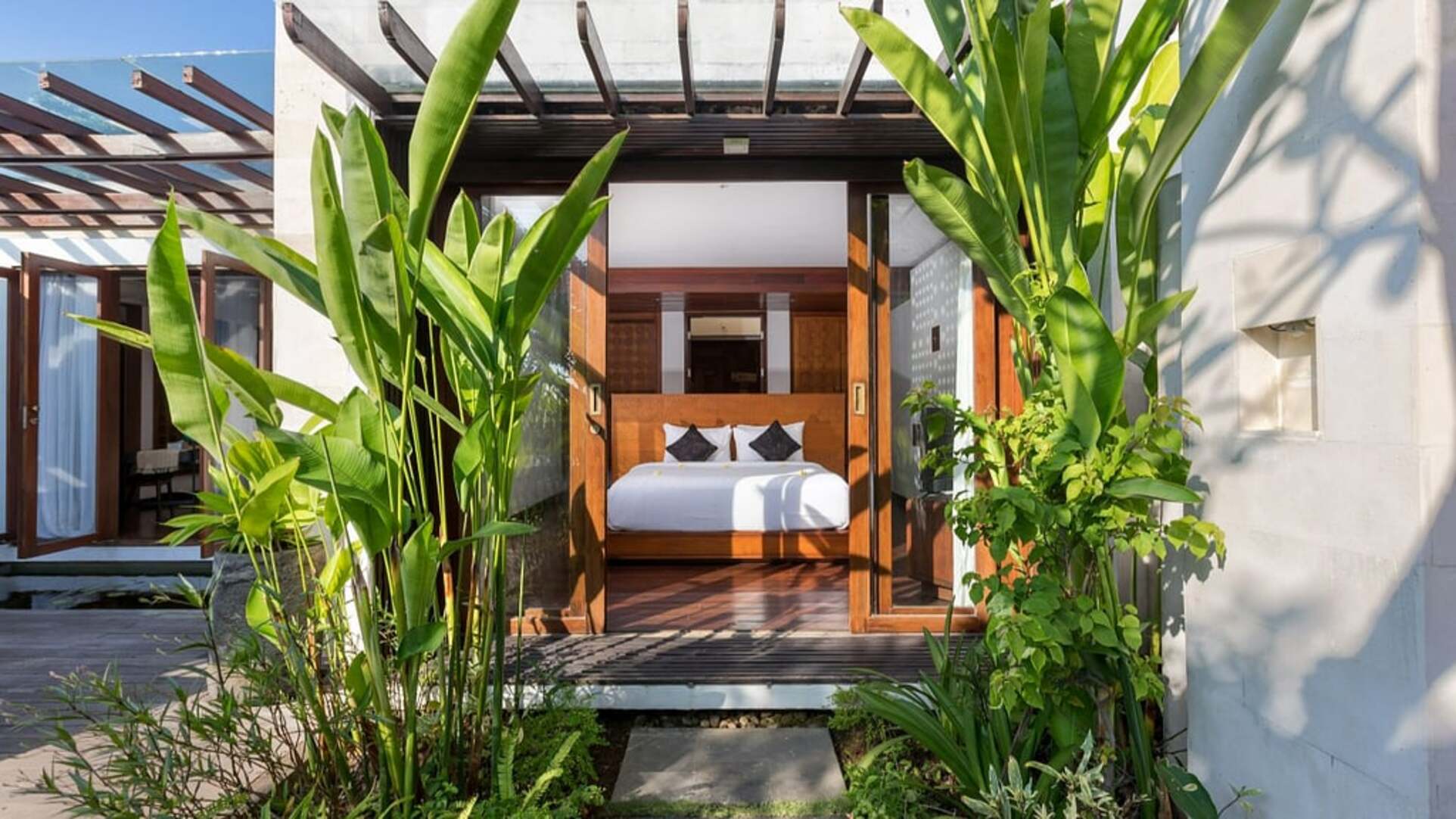 5 Star The Chand’s Two – Beachfront Family Escape