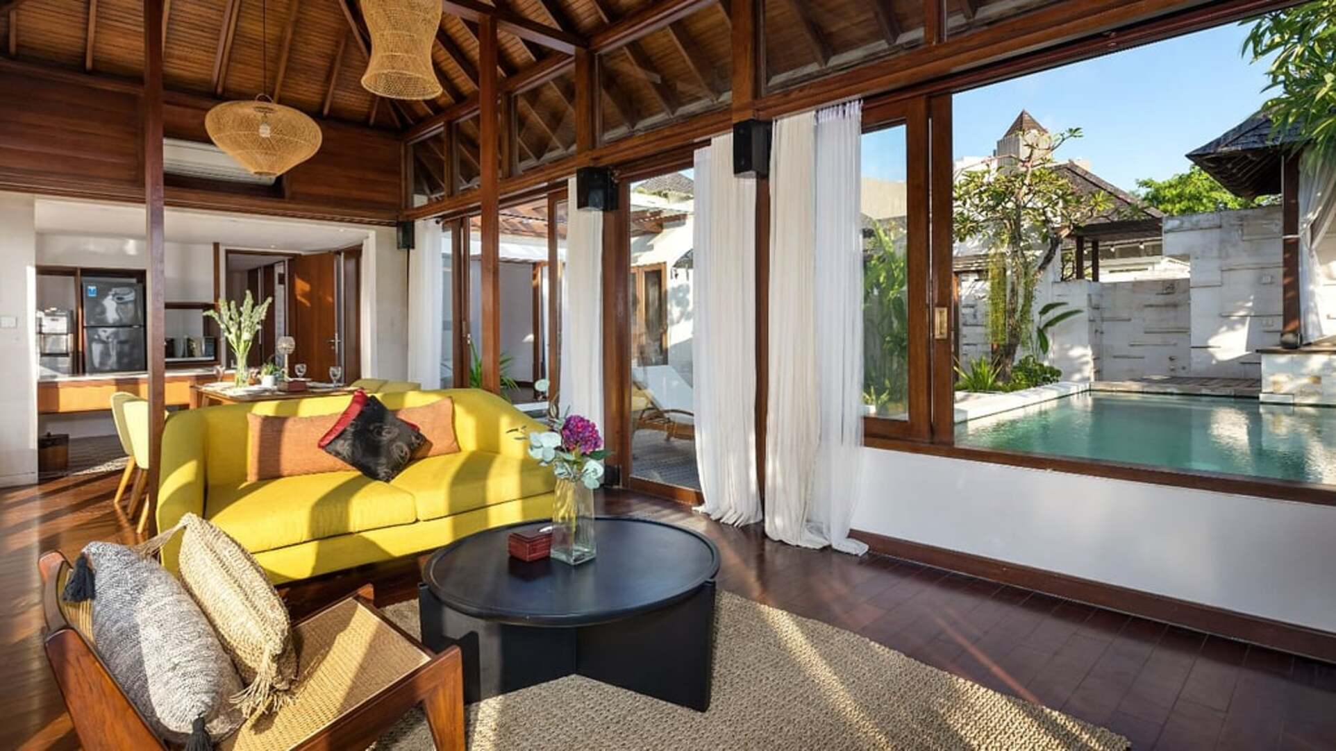 5 Star The Chand’s Two – Beachfront Family Escape