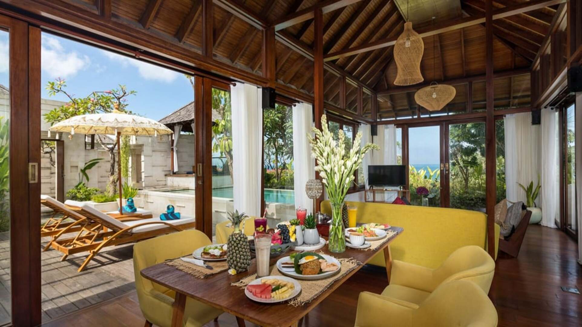 5 Star The Chand’s Two – Beachfront Family Escape