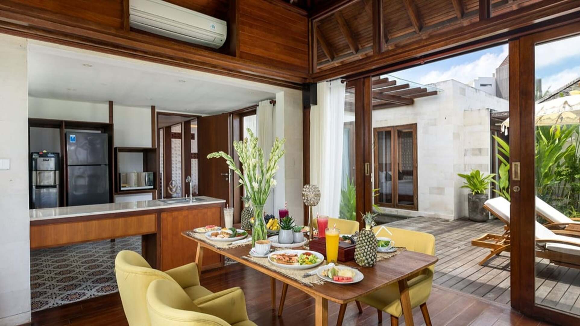 5 Star The Chand’s Two – Beachfront Family Escape