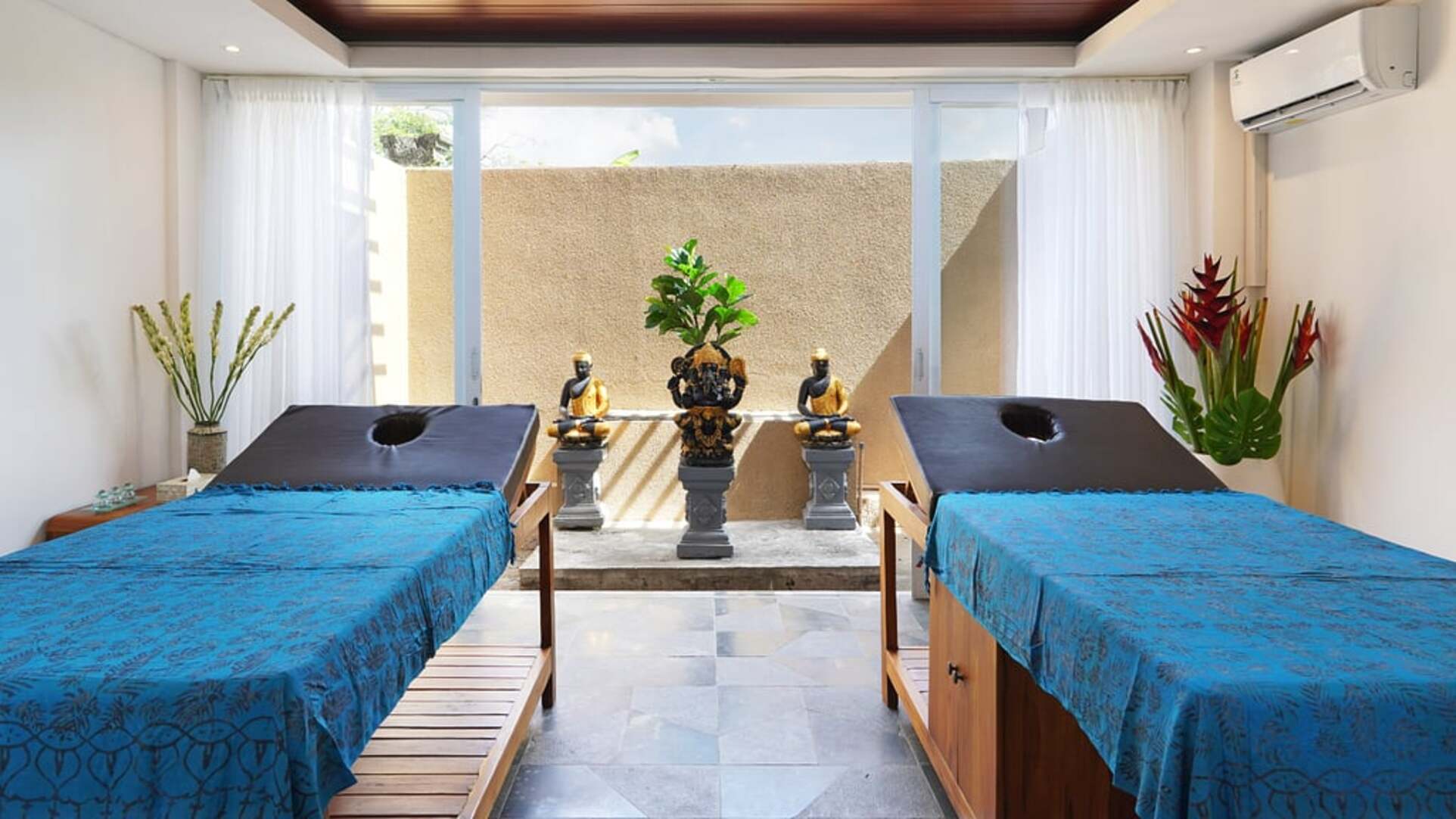 5 Star The Chand’s Two – Beachfront Family Escape