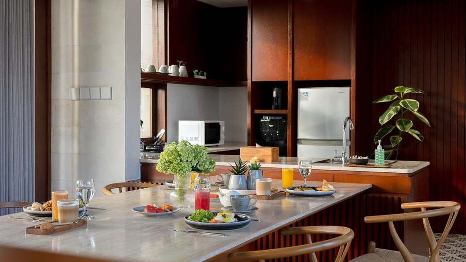 5 Star The Chand’s Two – Tropical Beachfront Escape