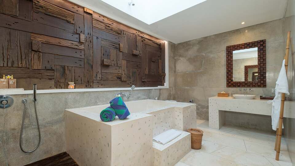 5 Star The Chand’s Two – Tropical Beachfront Escape