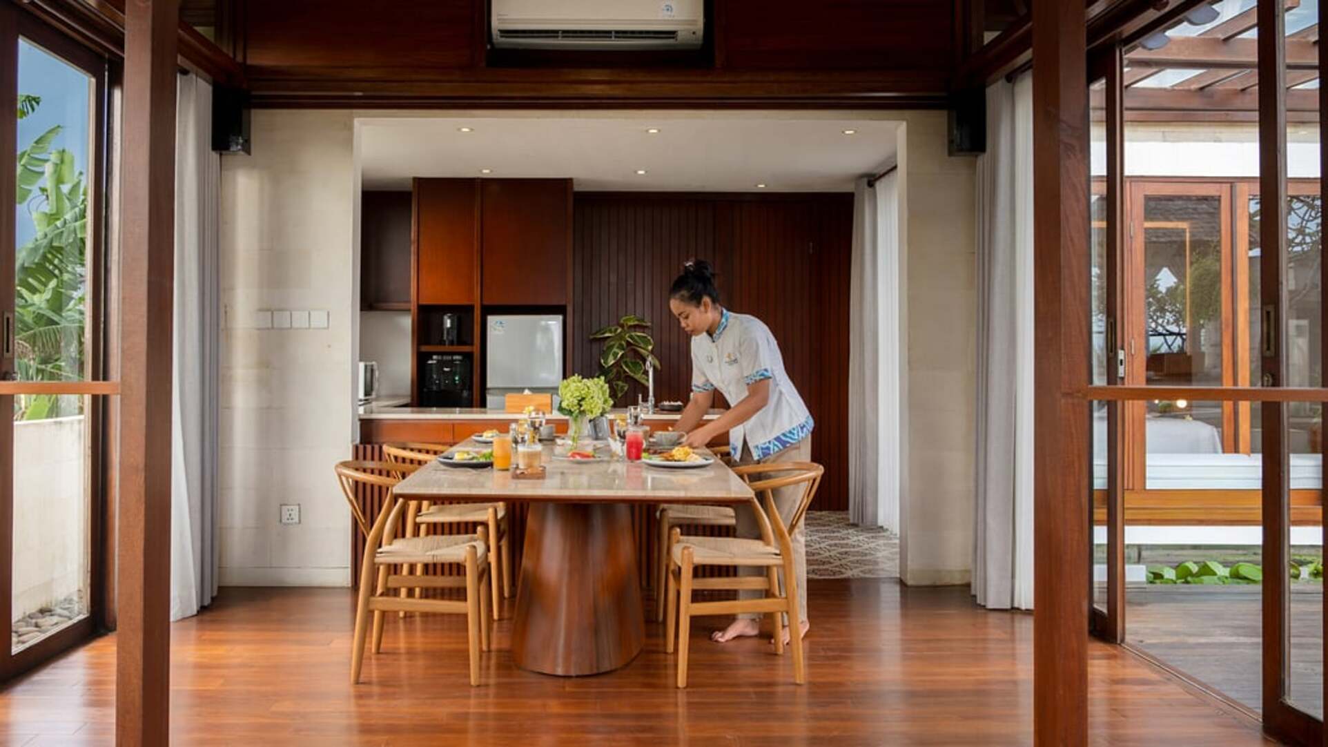 5 Star The Chand’s Two – Tropical Beachfront Escape