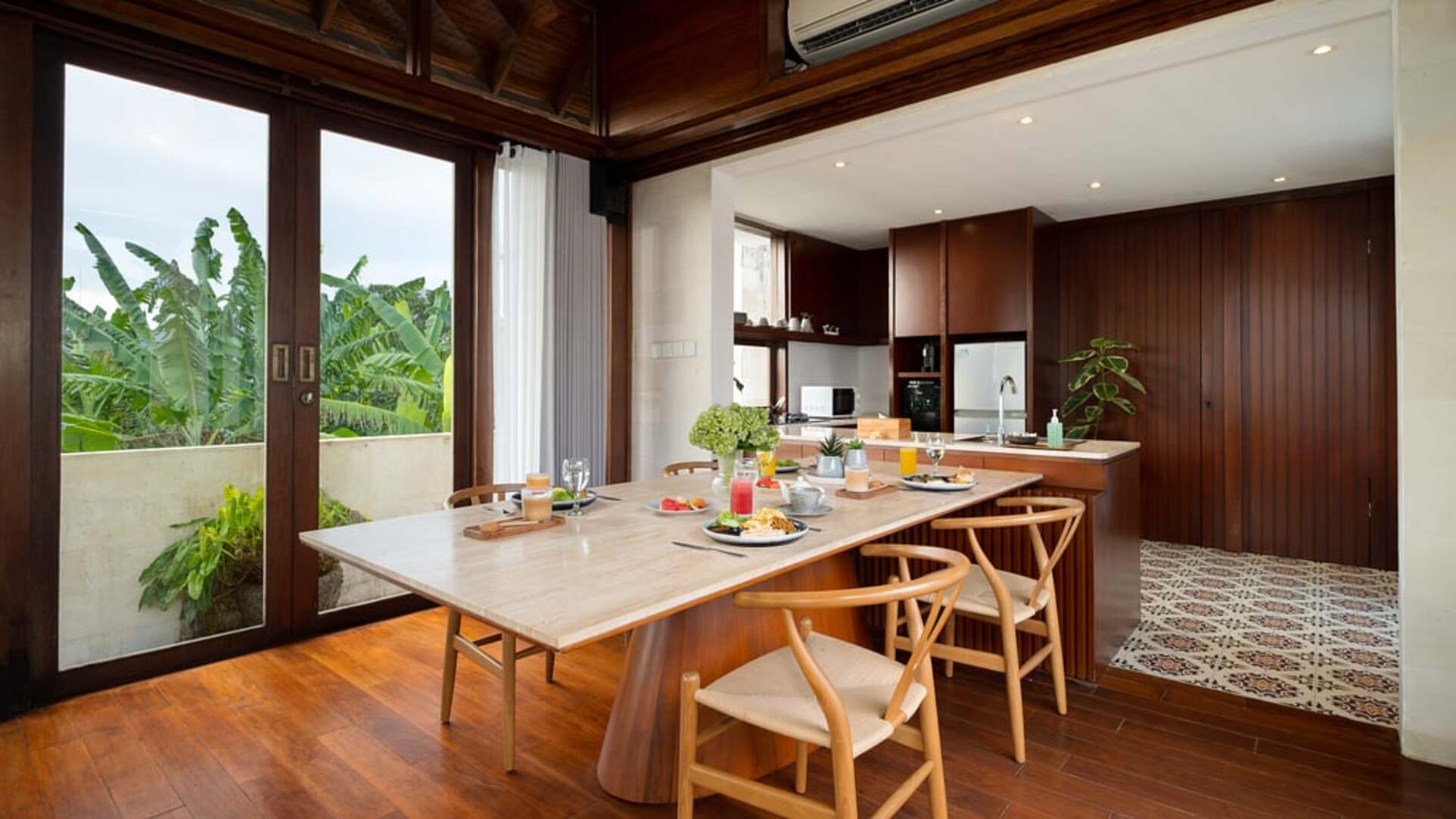 5 Star The Chand’s Two – Tropical Beachfront Escape