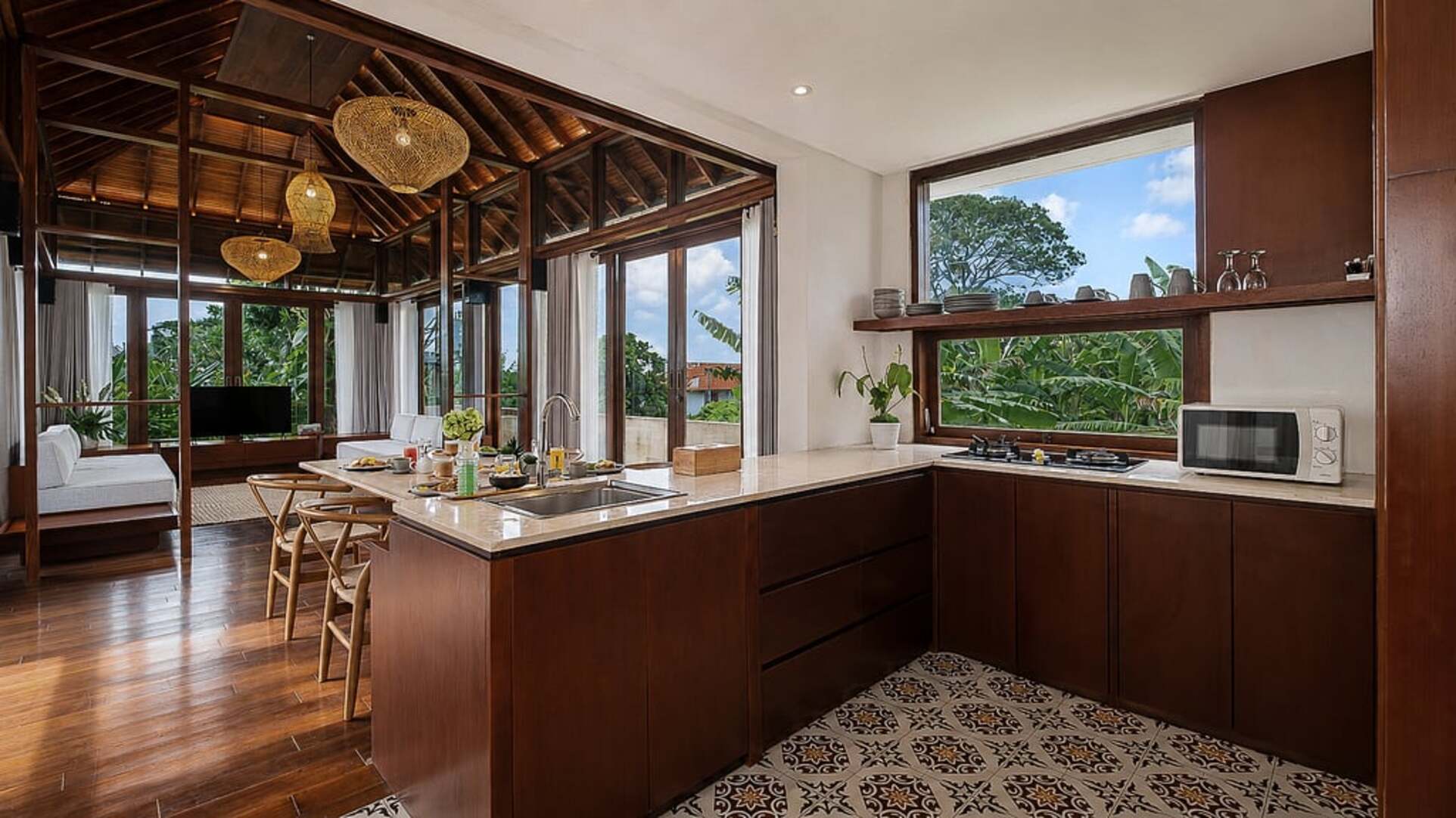 5 Star The Chand’s Two – Tropical Beachfront Escape