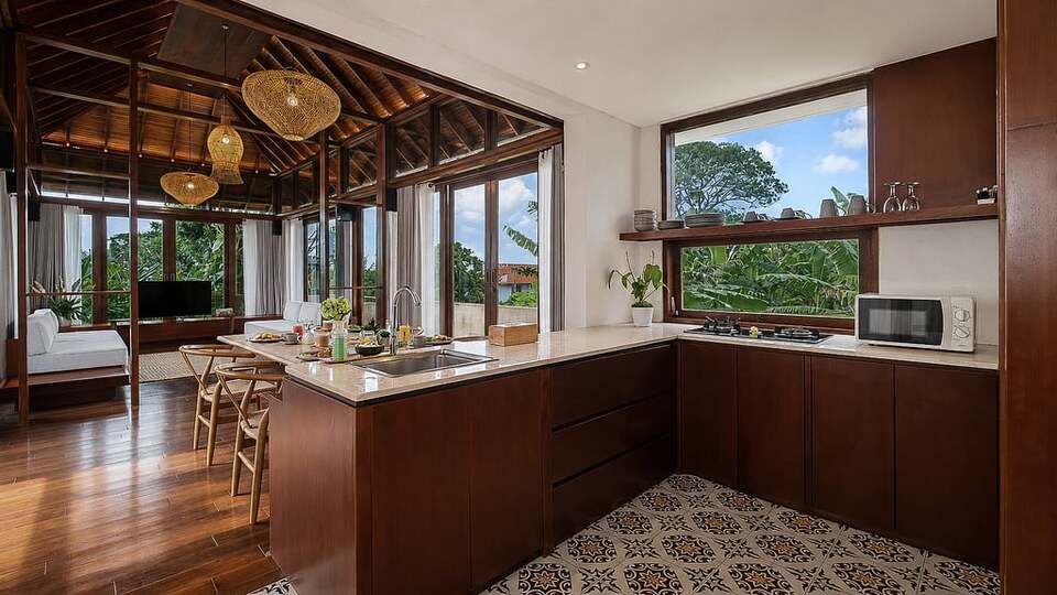 5 Star The Chand’s Two – Tropical Beachfront Escape