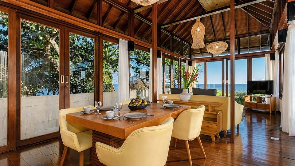 5 Star The Chand’s Two – Beachfront Serenity Escape