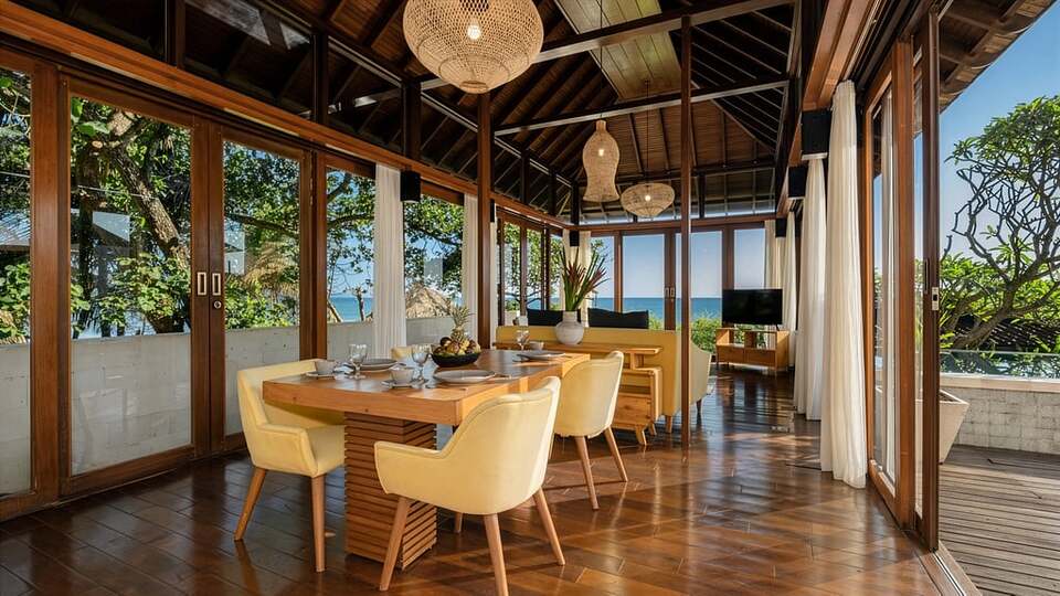 5 Star The Chand’s Two – Beachfront Serenity Escape