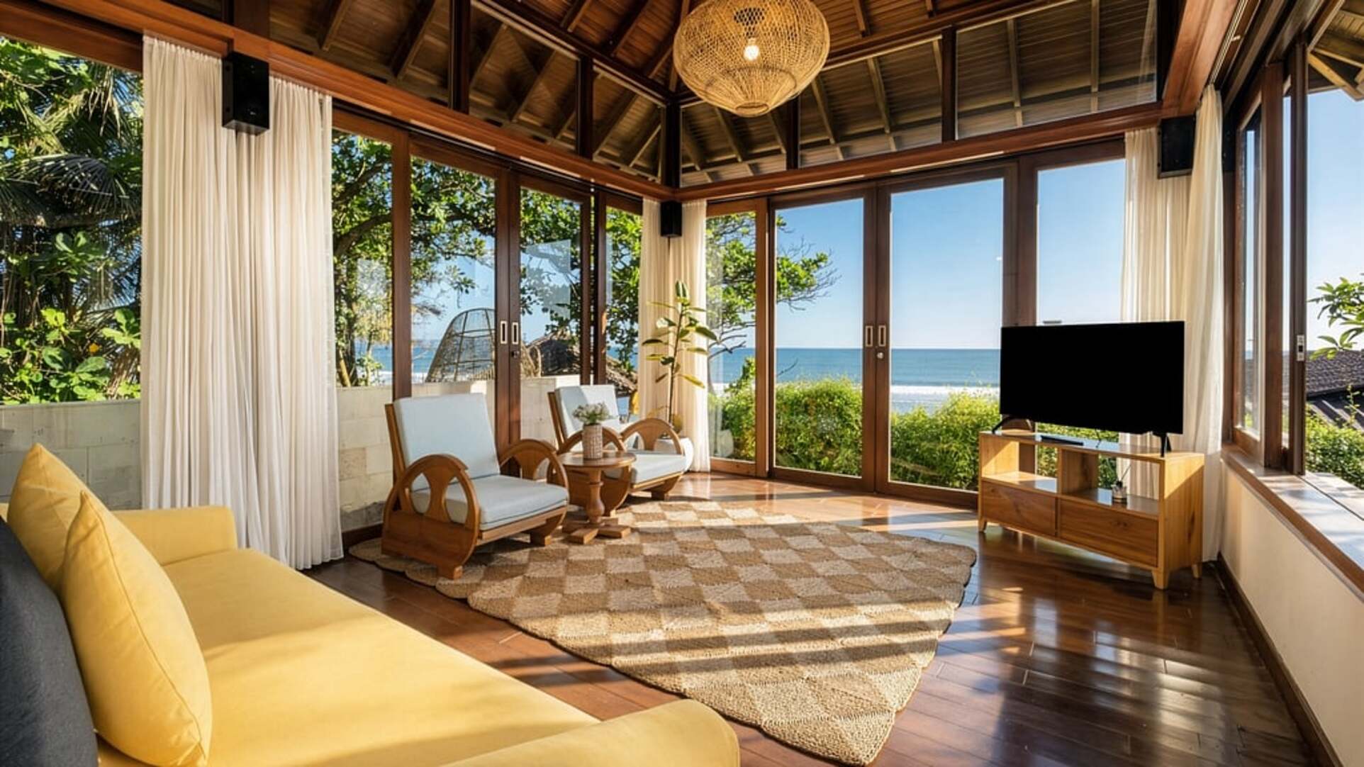 5 Star The Chand’s Two – Beachfront Serenity Escape