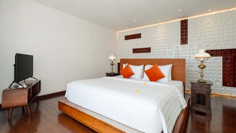 5 Star The Chand’s Two – Beachfront Serenity Escape