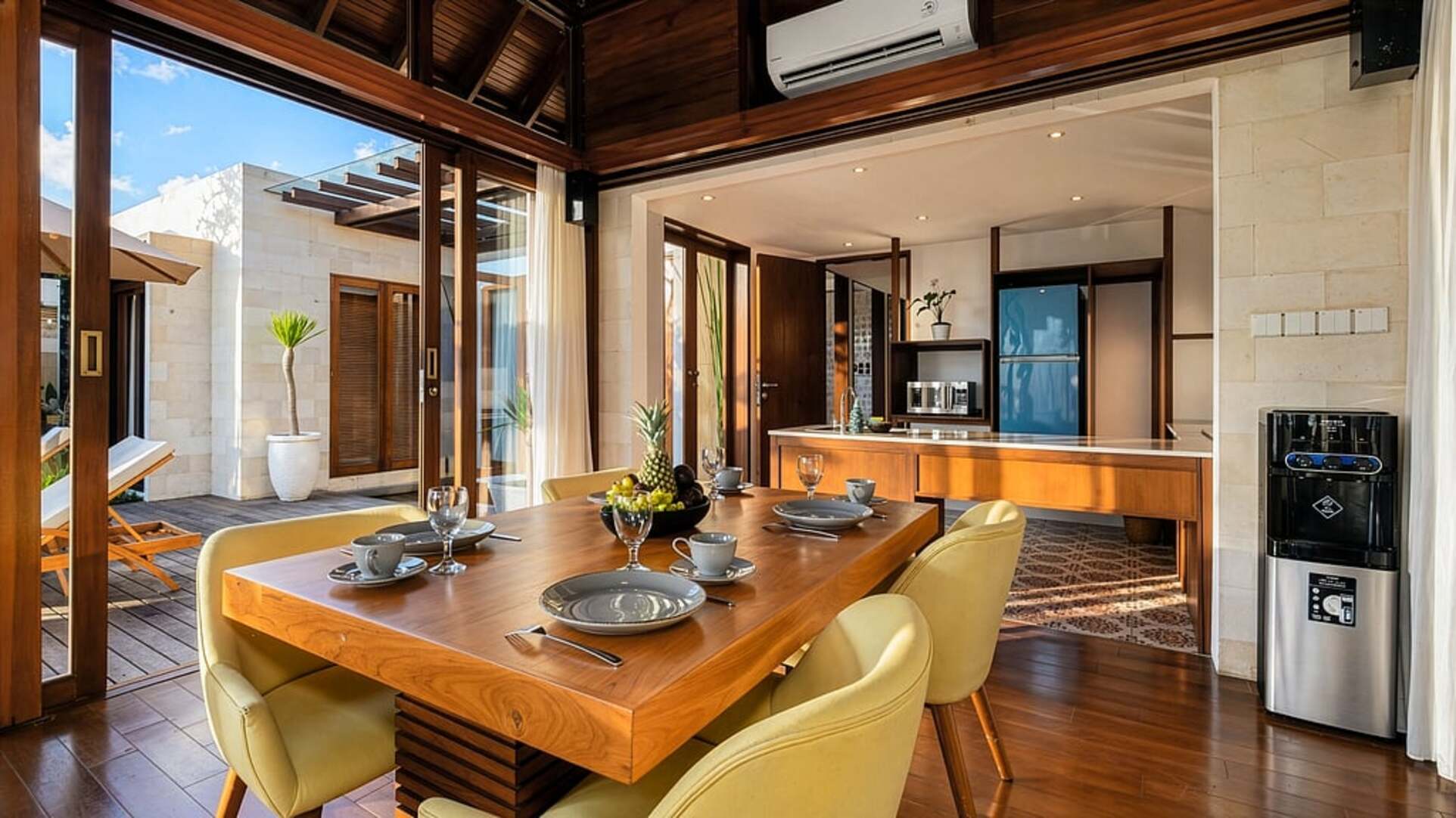 5 Star The Chand’s Two – Beachfront Serenity Escape