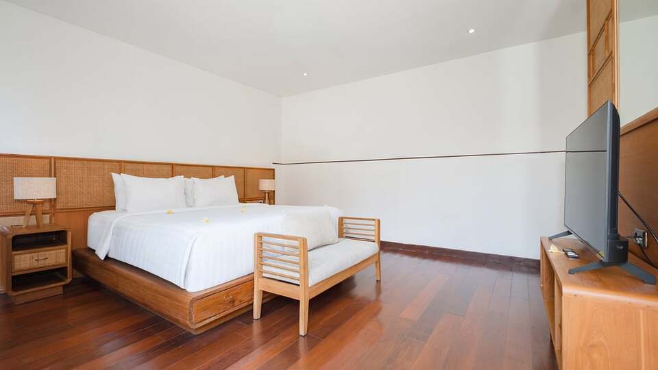 5 Star The Chand’s Three – Elevated Beachfront Escape