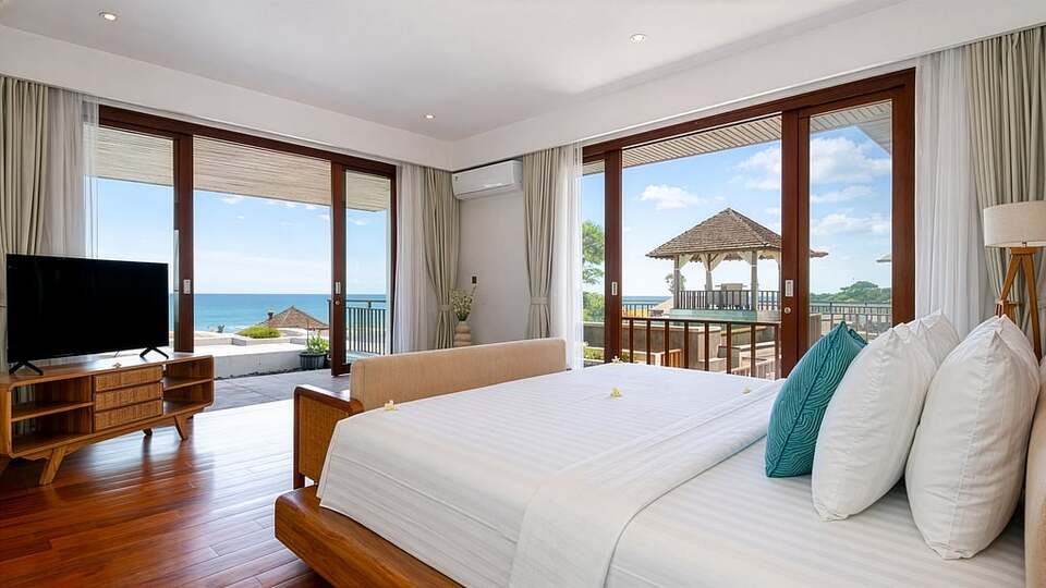 5 Star The Chand’s Three – Elevated Beachfront Escape
