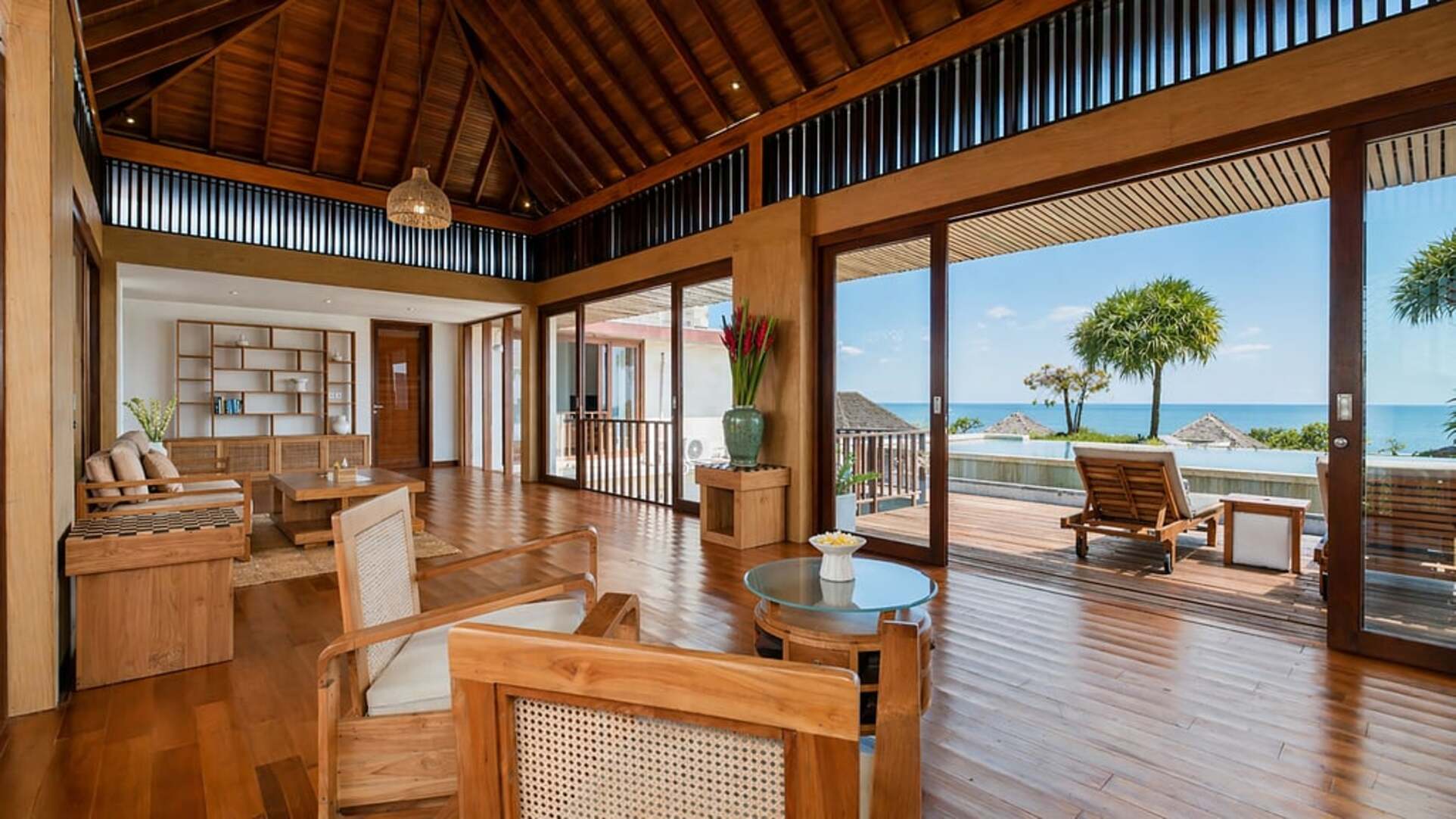 5 Star The Chand’s Three – Elevated Beachfront Escape