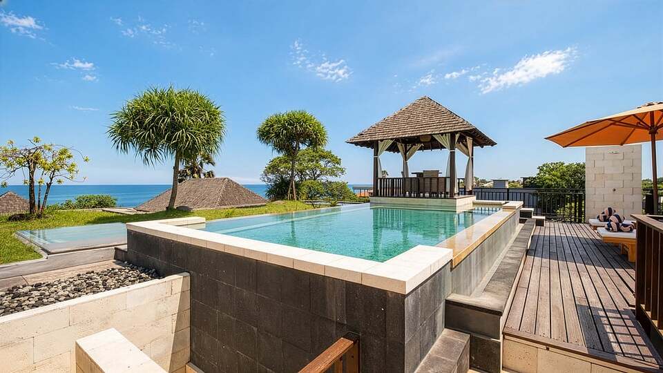 5 Star The Chand’s Three – Elevated Beachfront Escape