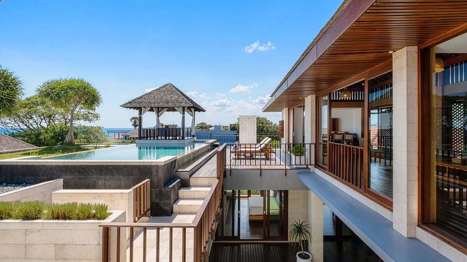5 Star The Chand’s Three – Elevated Beachfront Escape