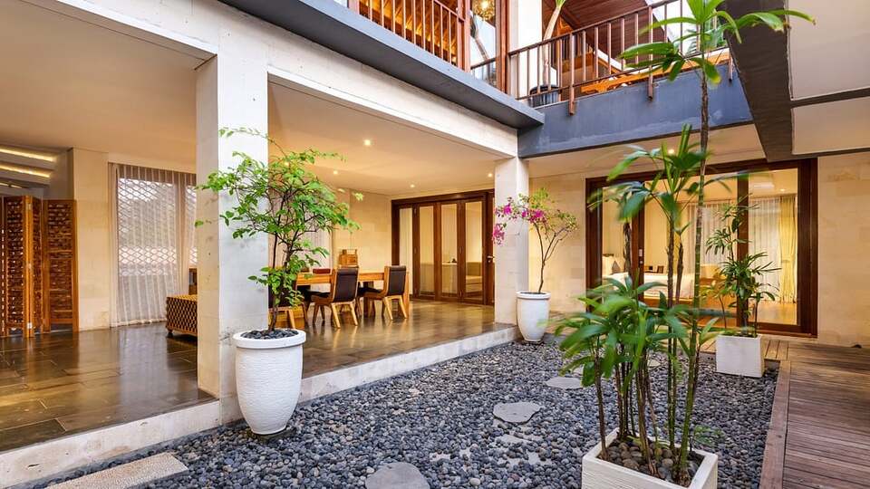 5 Star The Chand’s Three – Elevated Beachfront Escape