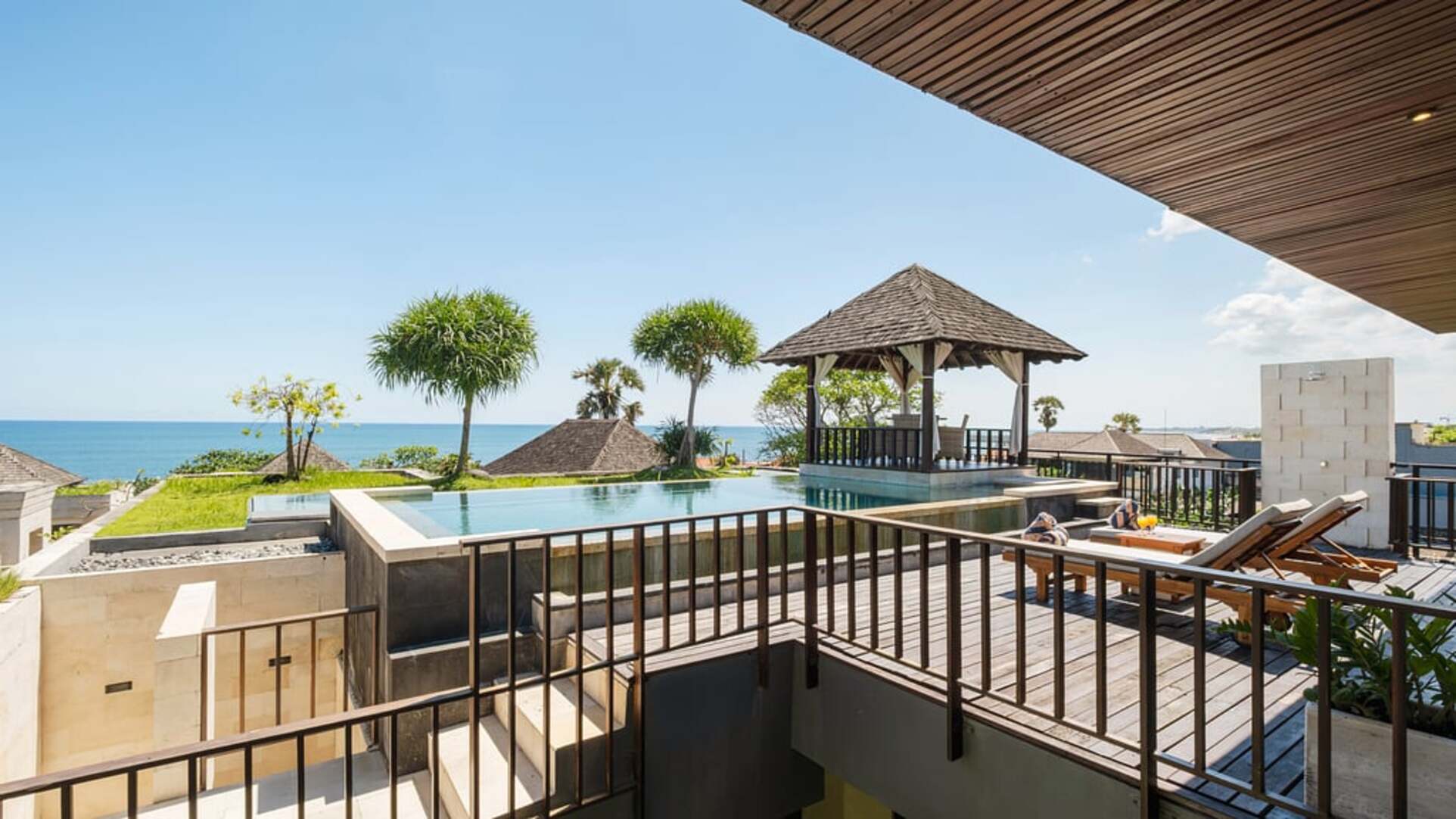 5 Star The Chand’s Three – Elevated Beachfront Escape