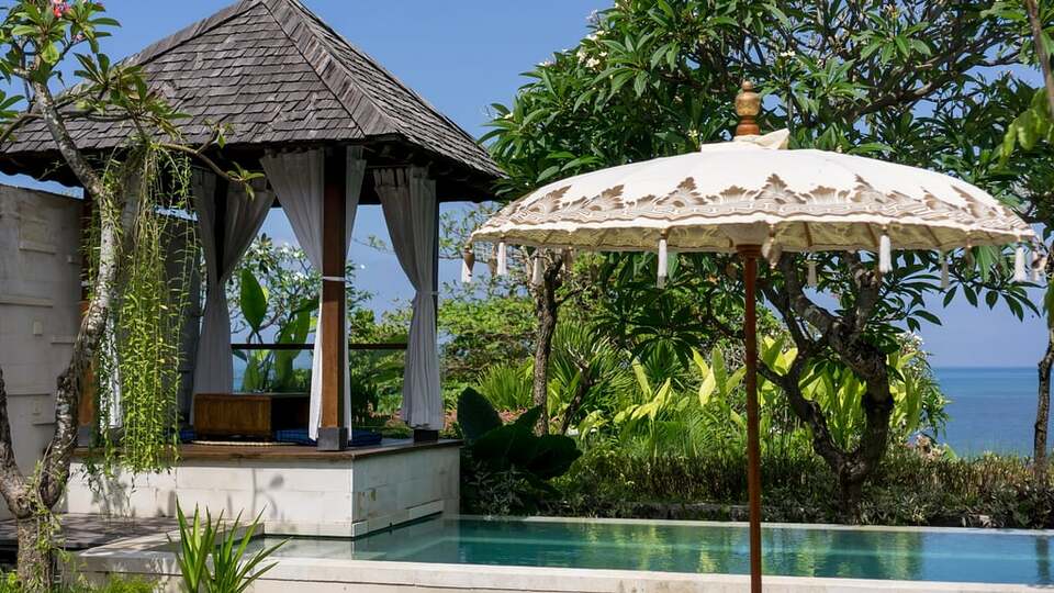 5 Star The Chand’s Two – Tropical Beachfront Haven