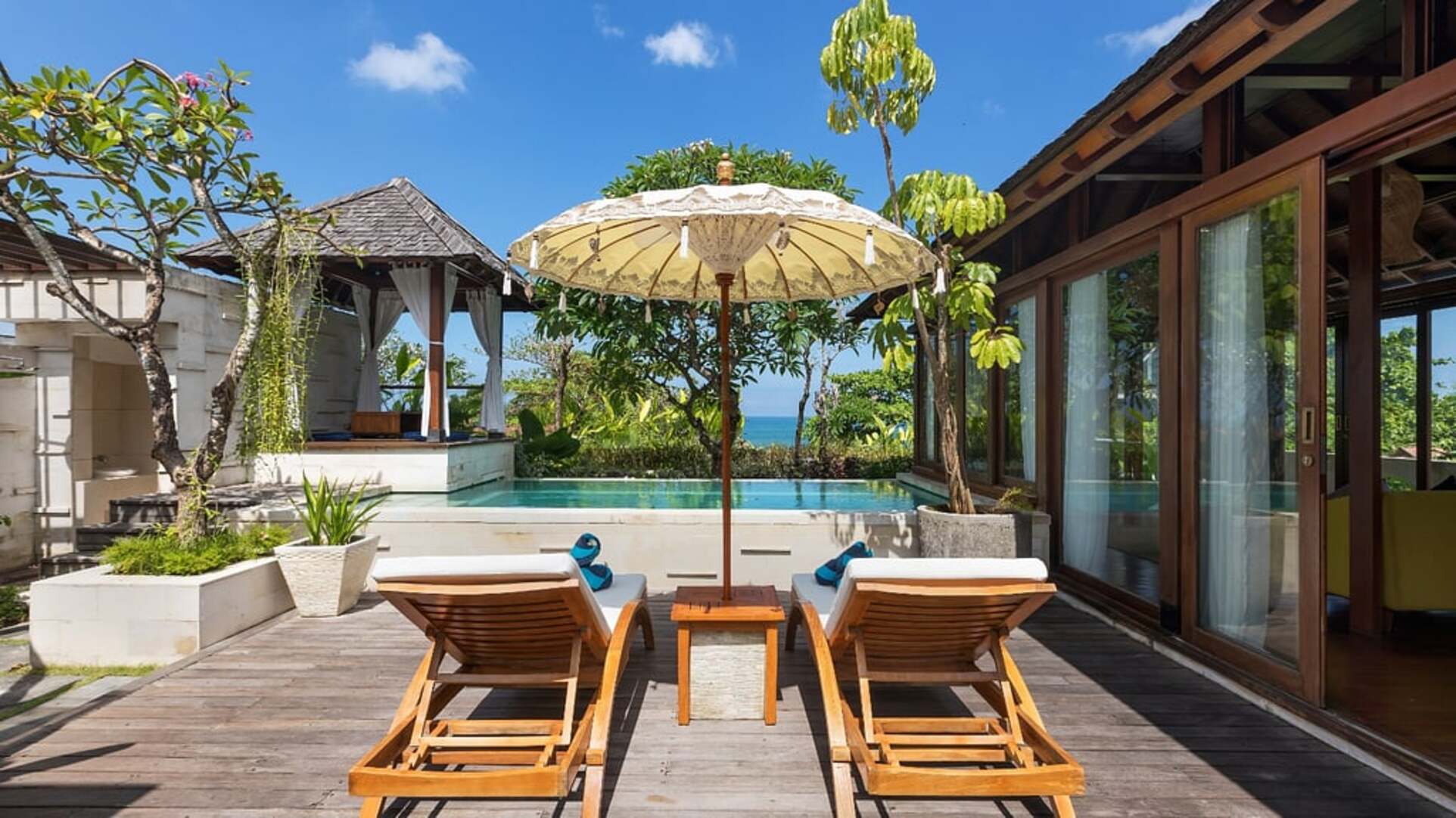 5 Star The Chand’s Two – Tropical Beachfront Haven