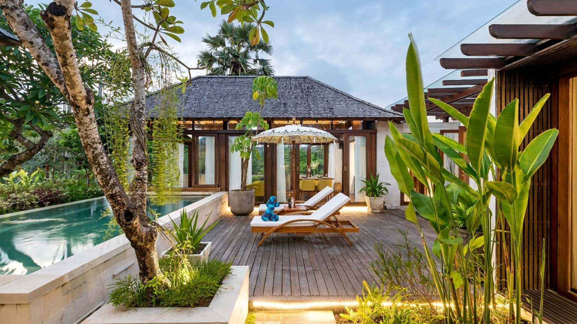 5 Star The Chand’s Two – Tropical Beachfront Haven