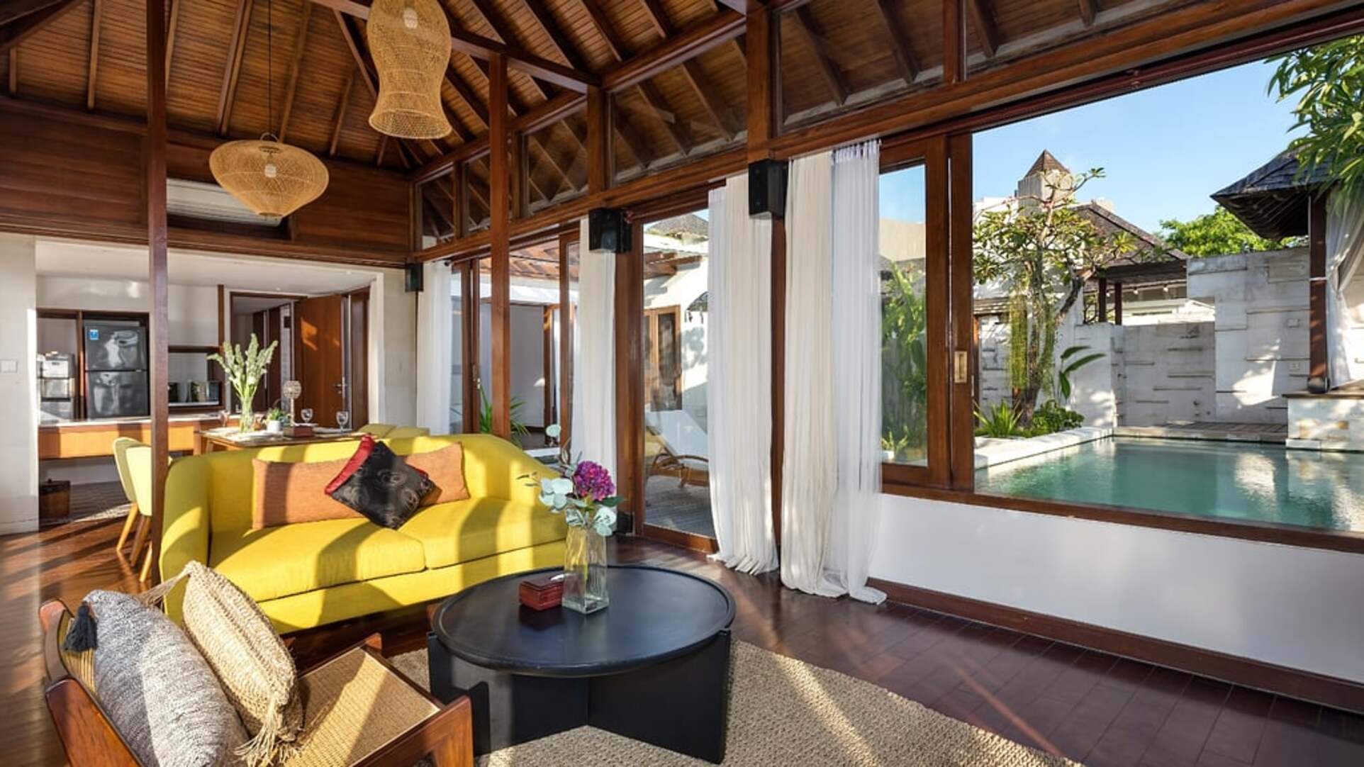 5 Star The Chand’s Two – Tropical Beachfront Haven