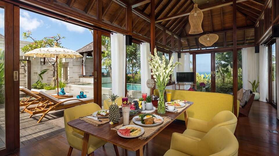 5 Star The Chand’s Two – Tropical Beachfront Haven