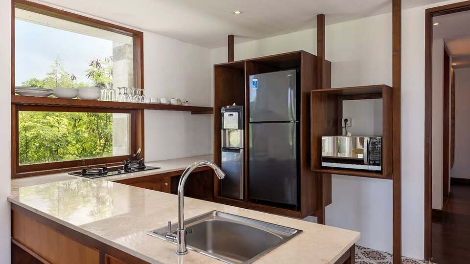 5 Star The Chand’s Two – Tropical Beachfront Haven