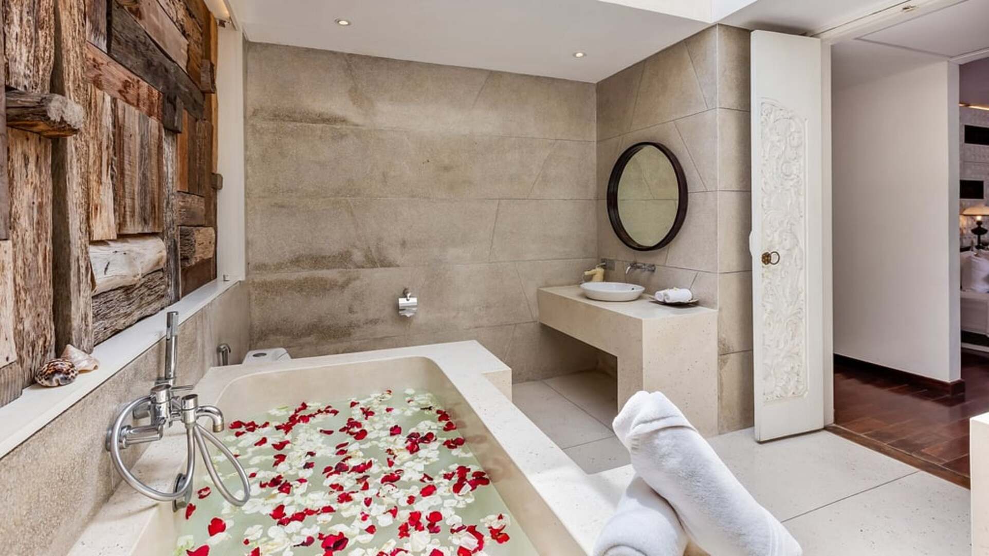 5 Star The Chand’s Estate – Exclusive Beachfront Collection