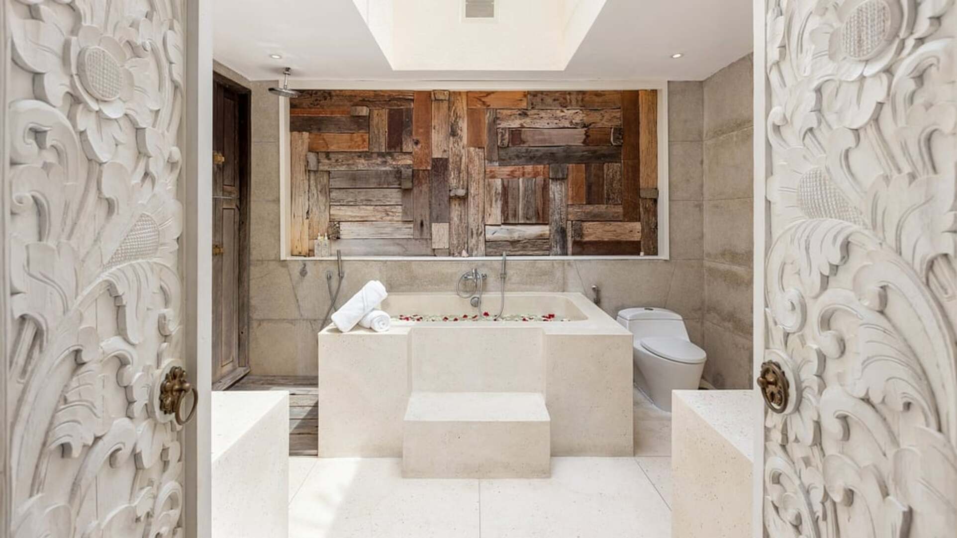 5 Star The Chand’s Estate – Exclusive Beachfront Collection