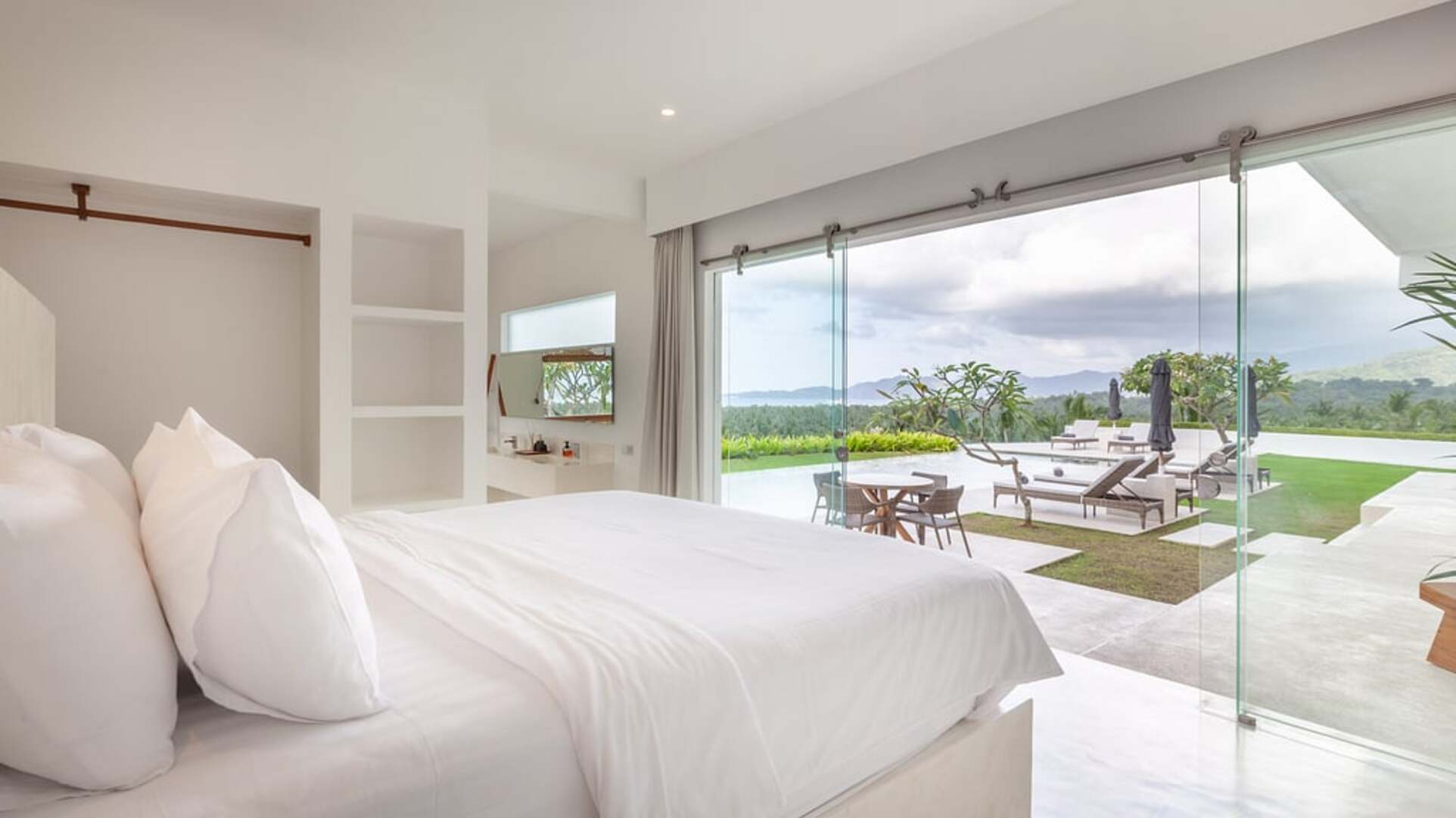 5 Star Villa Zen Sengkidu – Panoramic Coastal Retreat