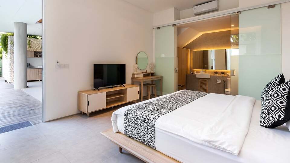 5 Star Swan Villa 1 – Tropical Seminyak Escape