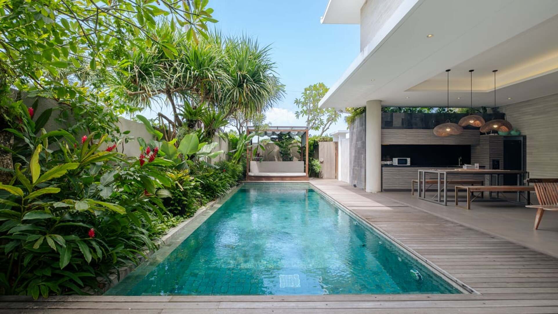 5 Star Swan Villa R – Boho Garden Escape