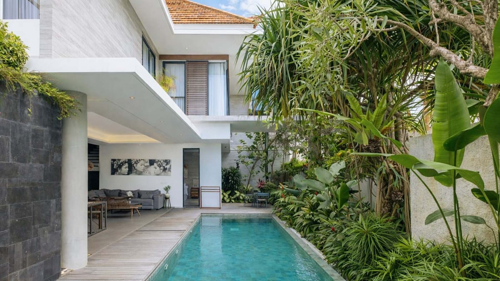 5 Star Swan Villa R – Boho Garden Escape