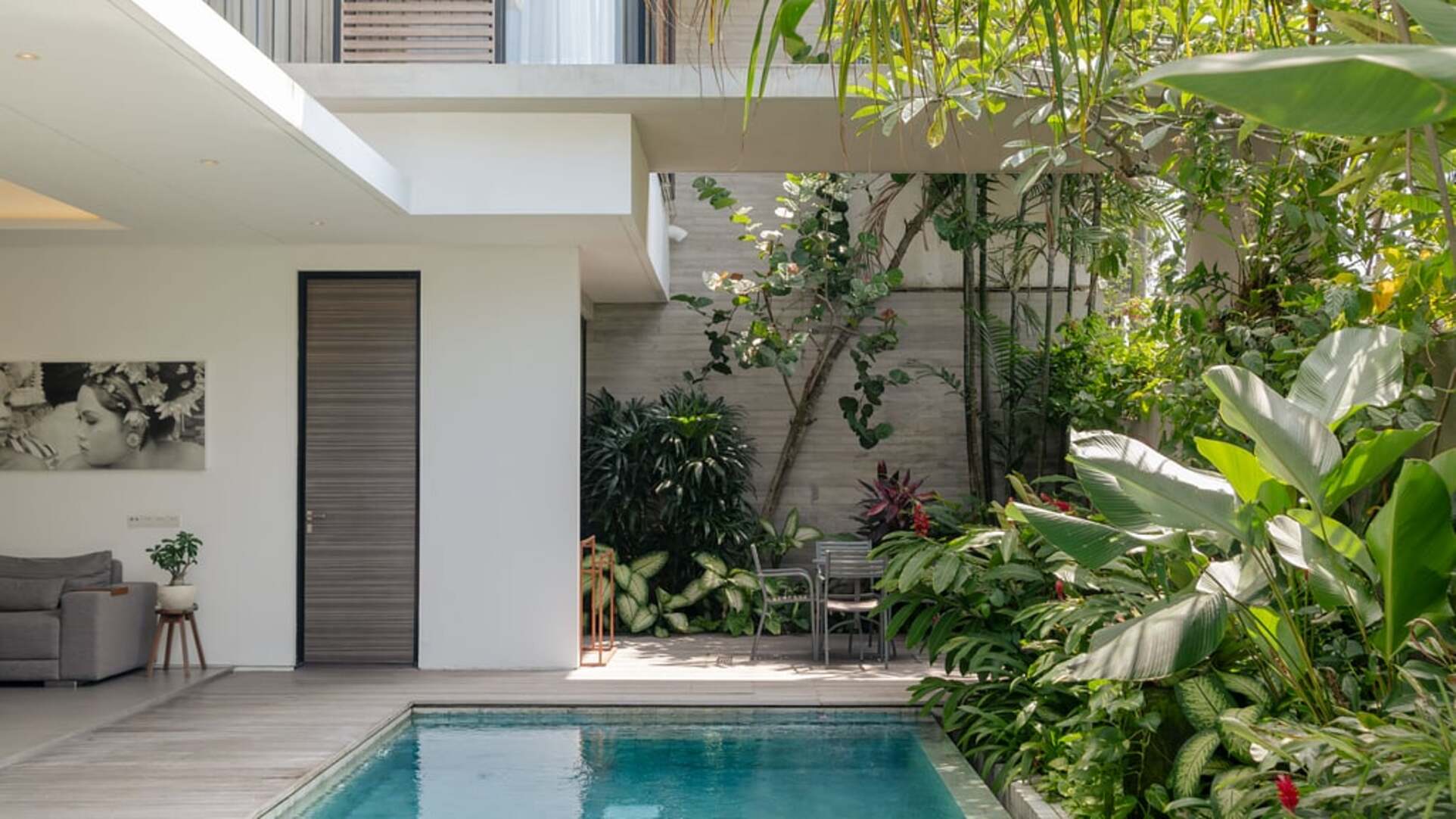 5 Star Swan Villa R – Boho Garden Escape